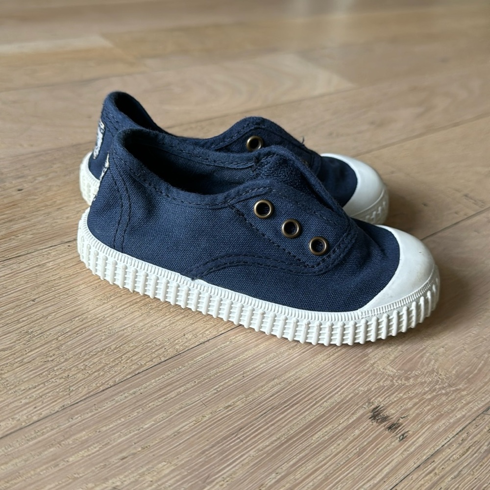 Victoria canvas slip on shoes - navy size 23